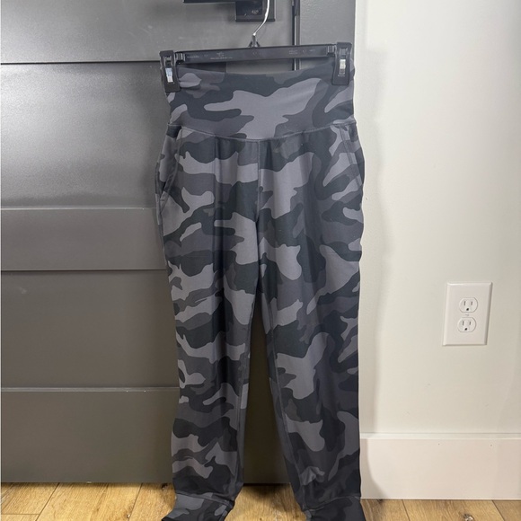 Old Navy Powersoft High Rise Go Dry Blue Camouflage Joggers Petite Small - Picture 3 of 8